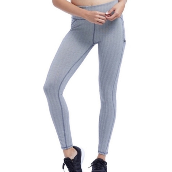 Z by Zobha Gray Chevron Printed Leggings with Zipper Pockets Size Women's 16-18 - Picture 2 of 14